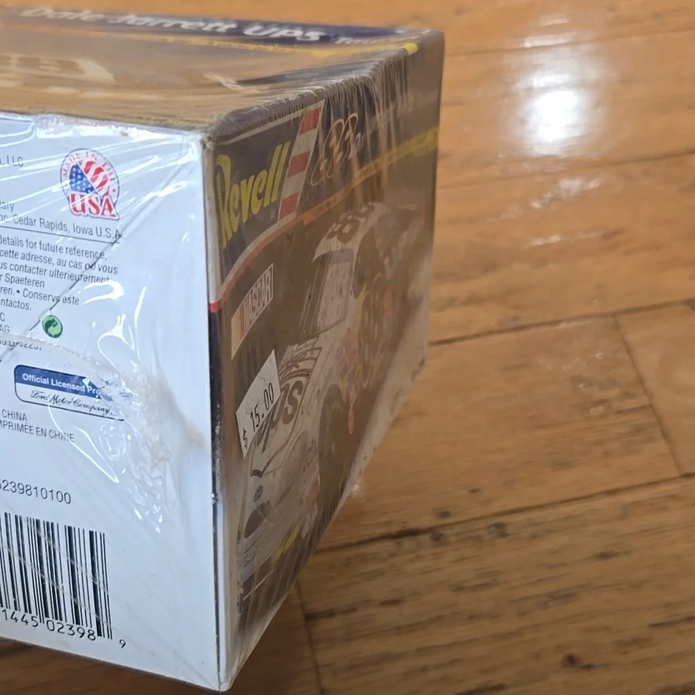 REVELL, 2002 L, Dale Jarrett UPS #88, Taurus, NASCAR , #85-2398, 1:24, USA, NIP - Picture 8 of 9